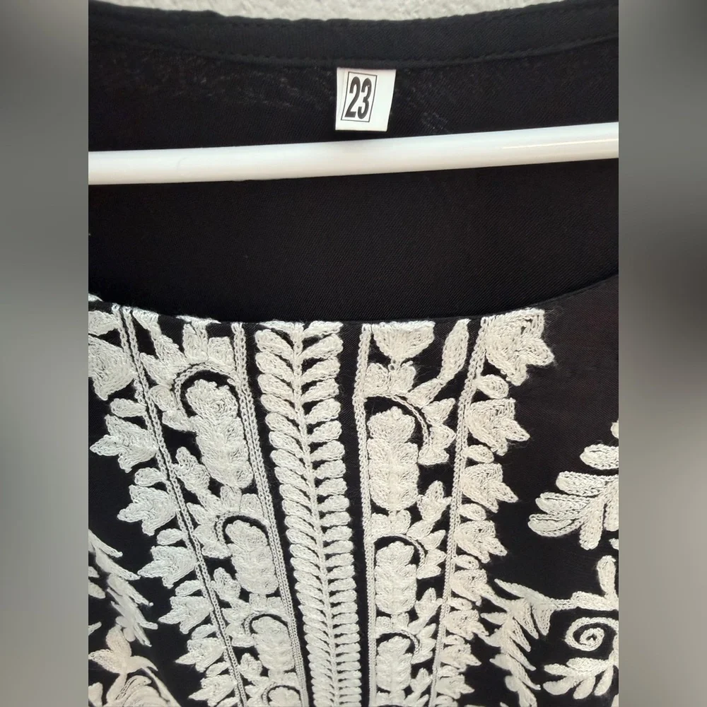 Black & White Embroidered 3 Piece Formal Suit with Chiffon Dupatta - Picture 5 of 7